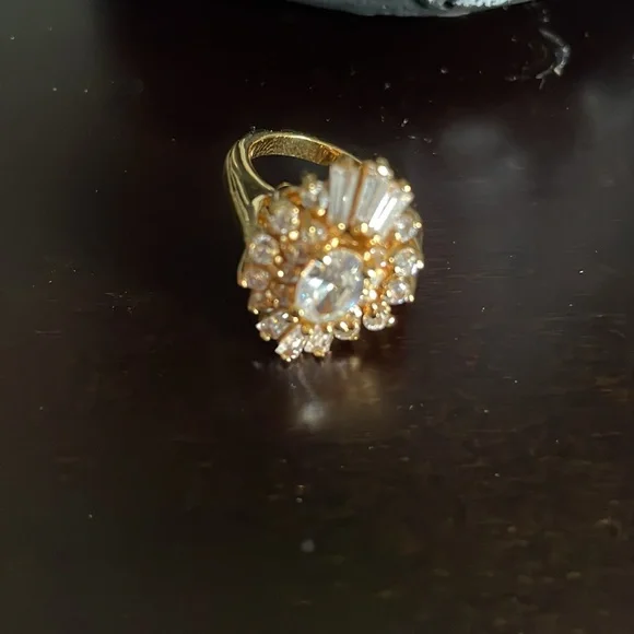 Vintage Avon Cocktail Ring - Picture 1 of 5